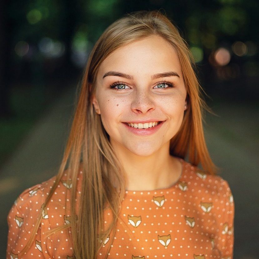 cropped-cropped-girl-gcb0ddf05b_1280.jpg